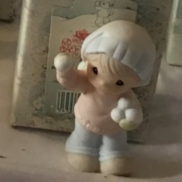 Precious Moments Sugar Town Sammy, Boy with Snowballs Figurine, 528668 - Picture 2 of 9